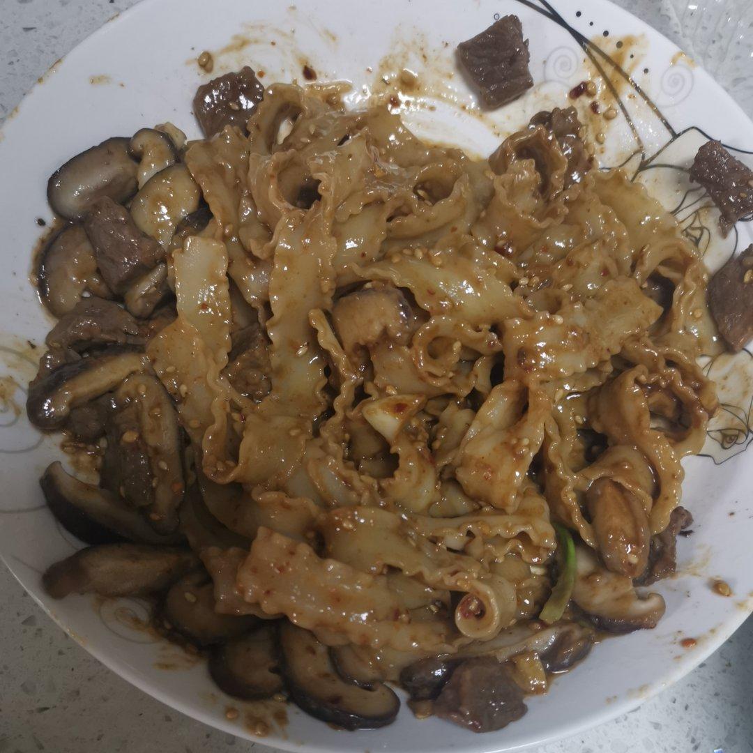 零难度的麻酱拌面皮，好吃到飞