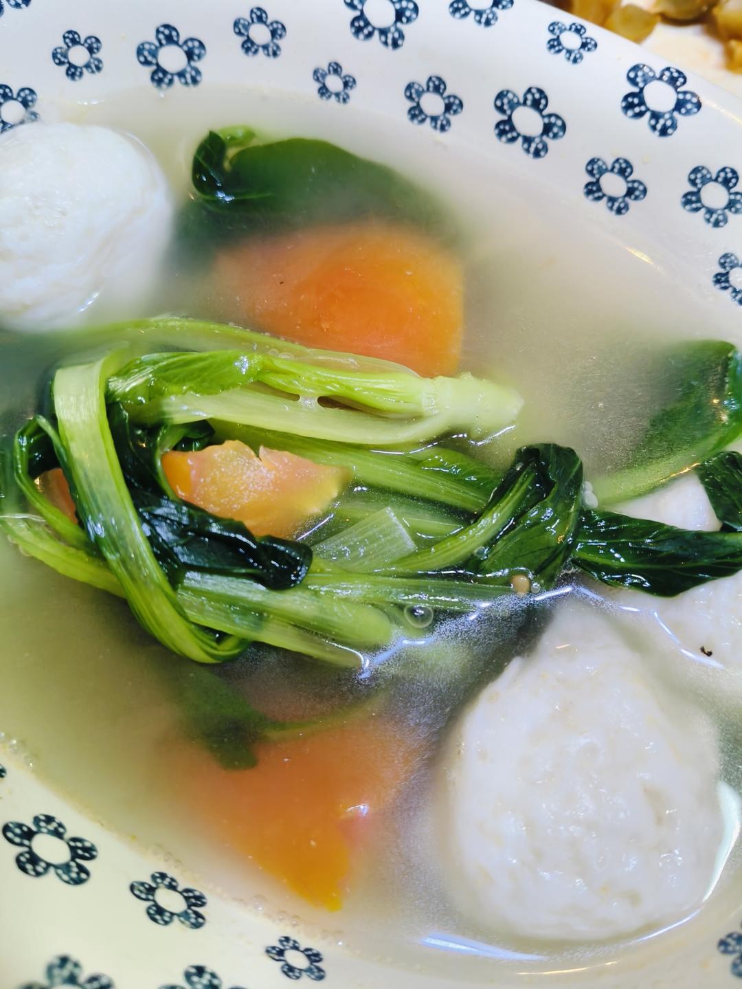 简单易学，清淡好喝～鱼丸鸡蛋菠菜汤