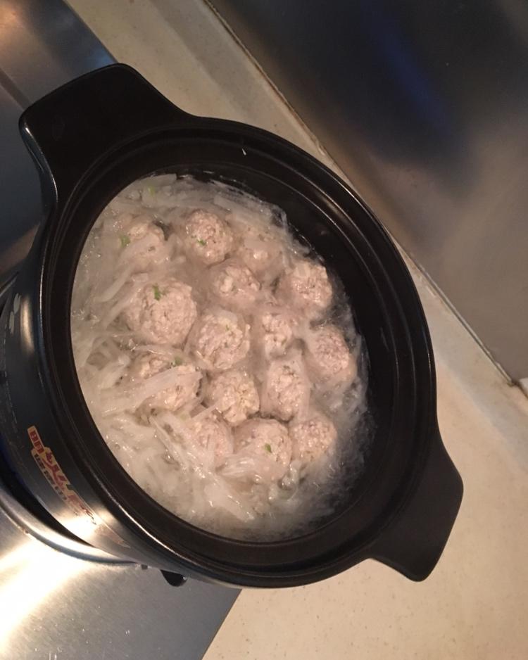 【10分钟系列】白萝卜豆腐圆子汤