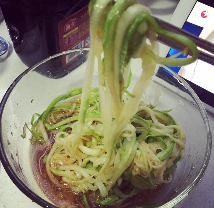 拌西葫芦的做法