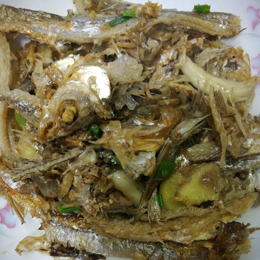 香辣小鱼干