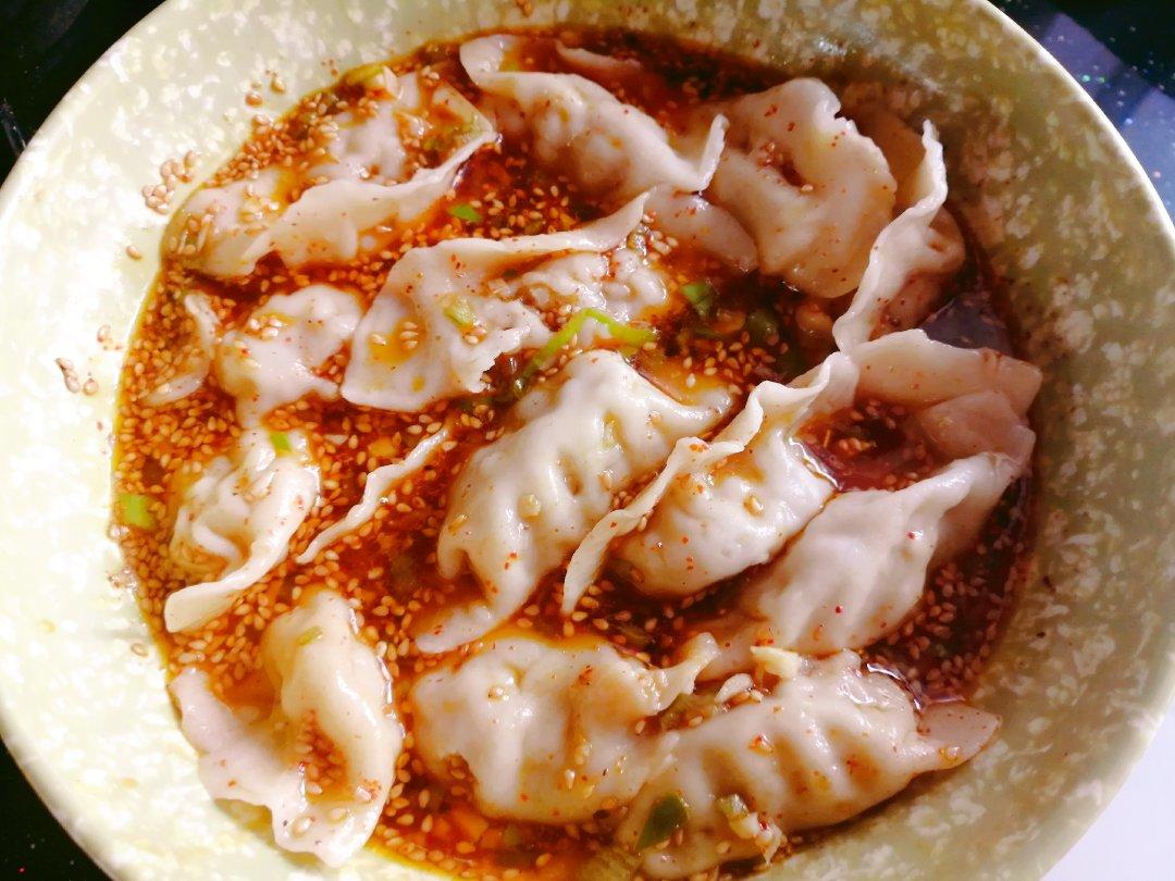 省时又便捷，没人能抗拒这碗酸汤水饺！🥟