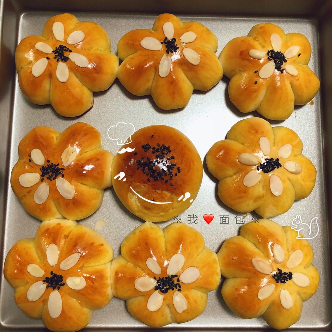 豆沙花朵面包