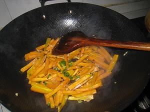 蒜蓉豆豉炒南瓜条的做法 步骤6