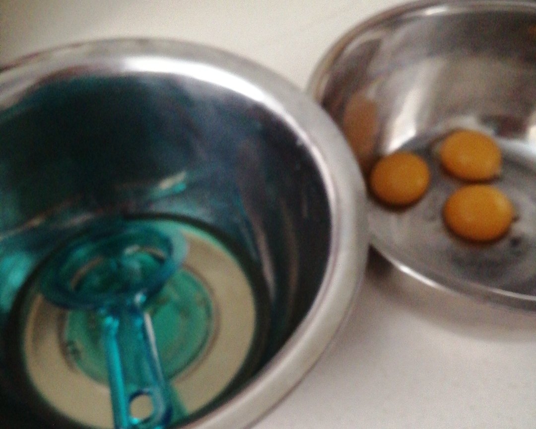 空气炸锅做的6寸果仁蛋糕的做法 步骤1