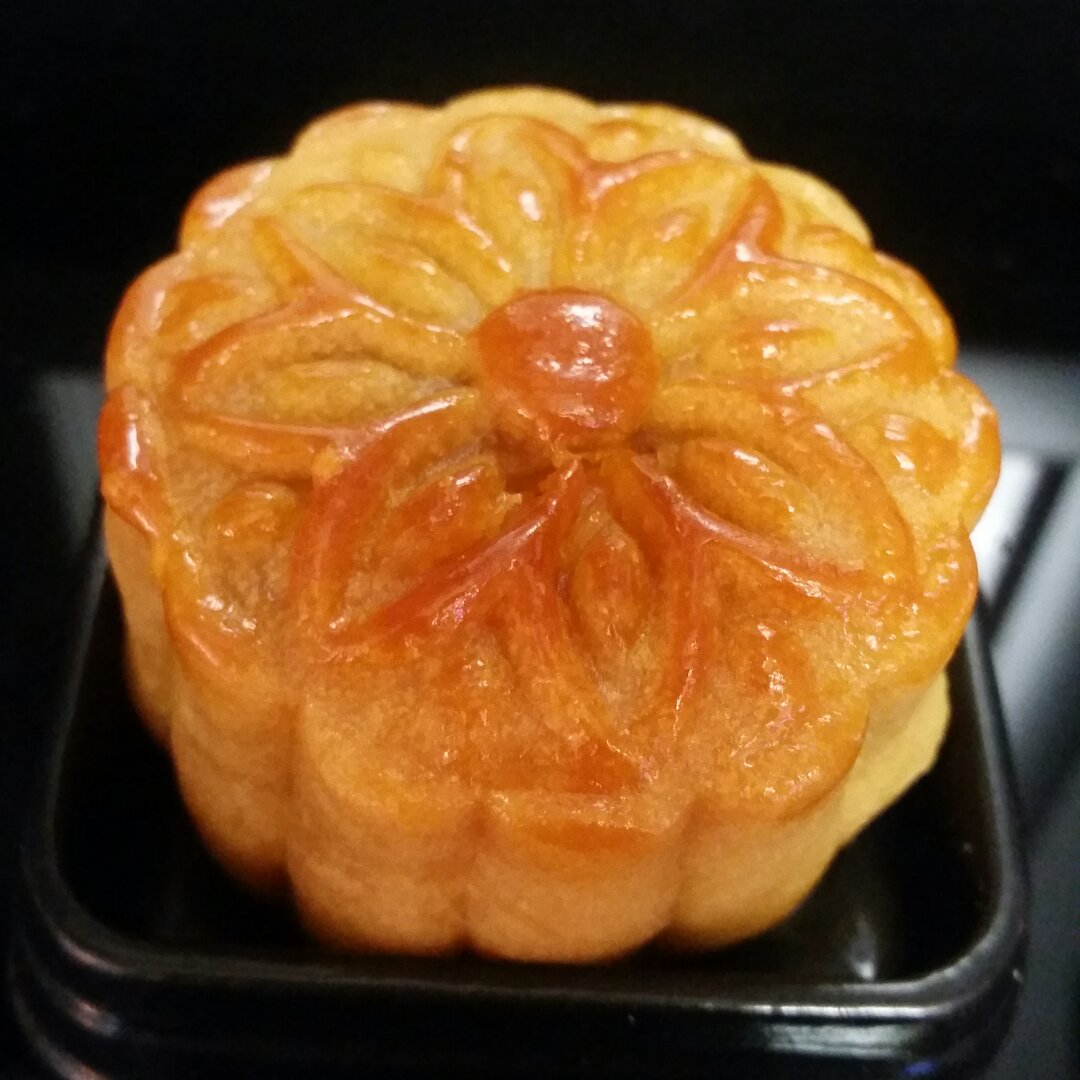 广式月饼——蛋黄莲蓉月饼