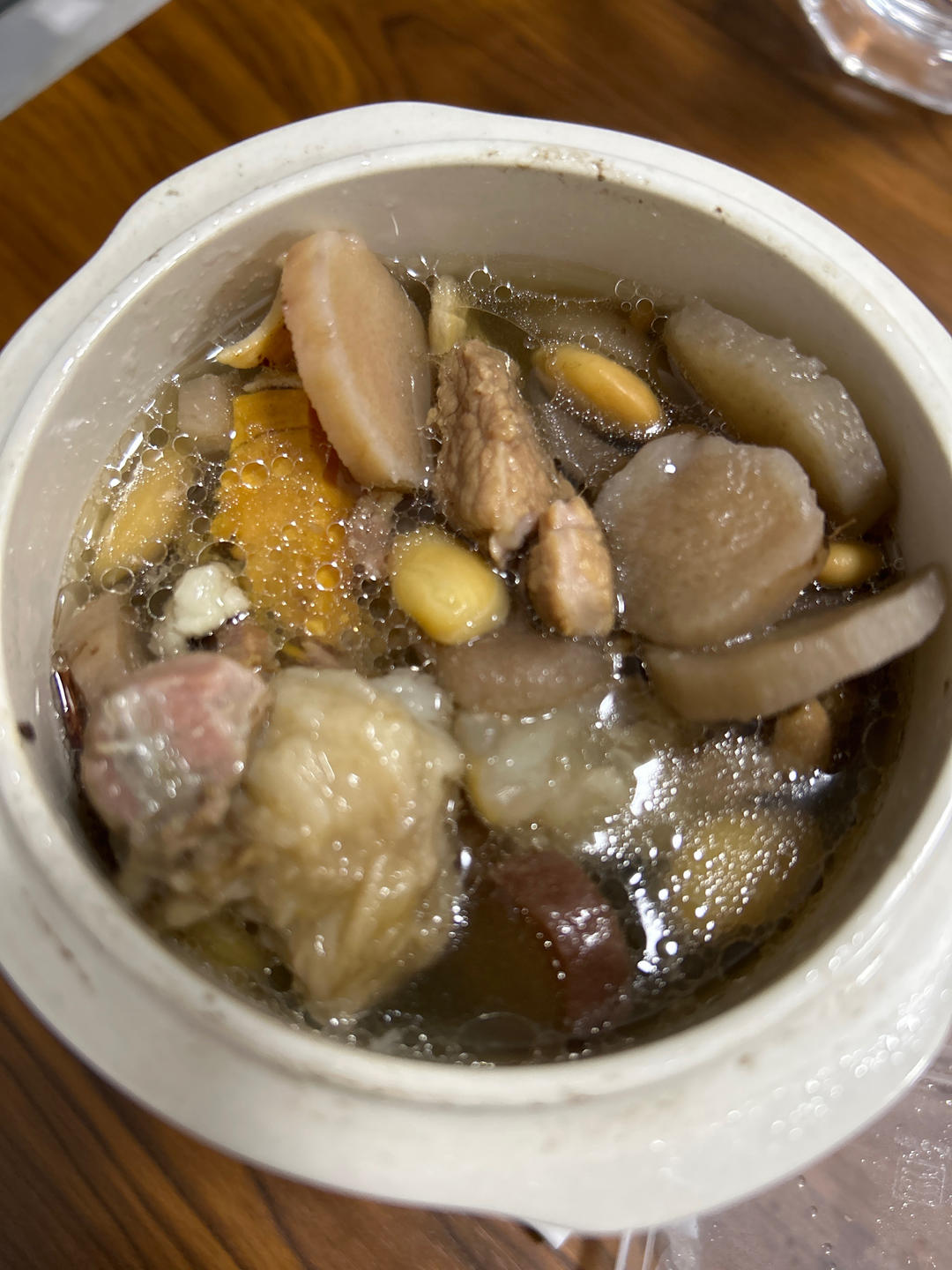 产后健脾祛湿汤（五指毛桃白扁豆猪骨汤）