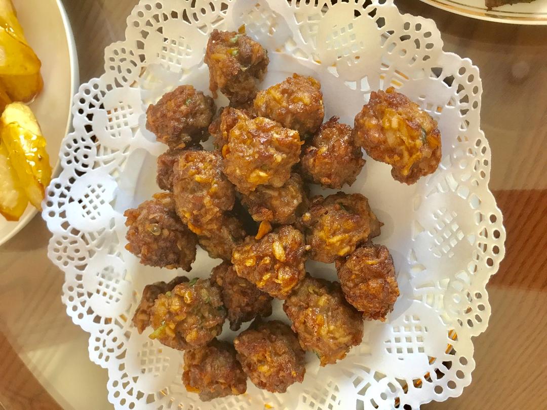 酥炸肉丸子