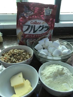 创意牛轧糖-牛脆脆（卡乐比水果麦片）的做法 步骤1