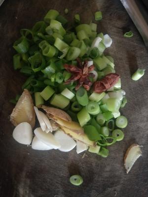 鸭腿炖咸菜的做法 步骤3