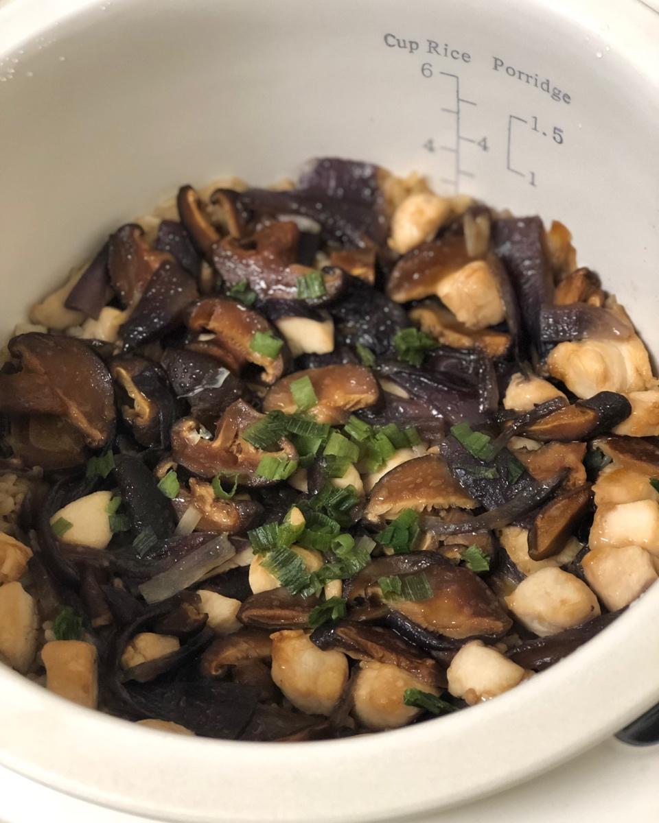 酱香香菇鸡肉焖饭