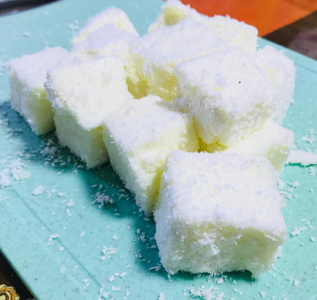 椰丝牛奶小方糕