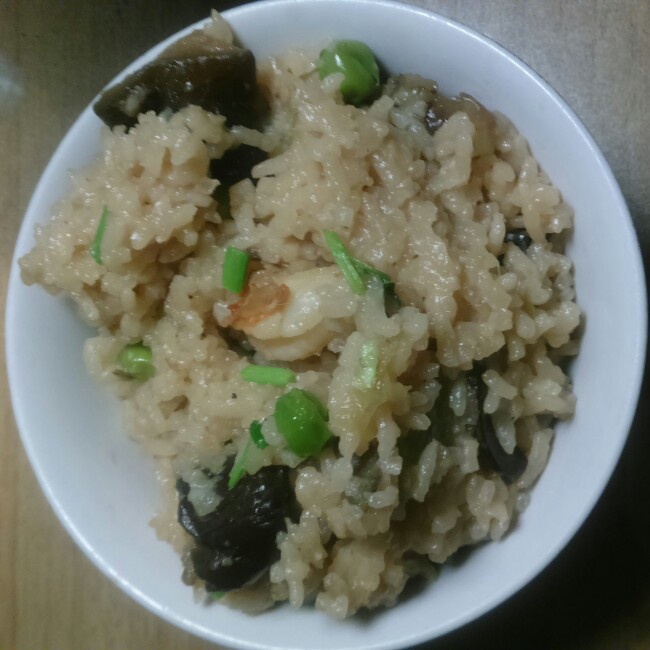 香菇腊肠煲仔饭（电饭煲）