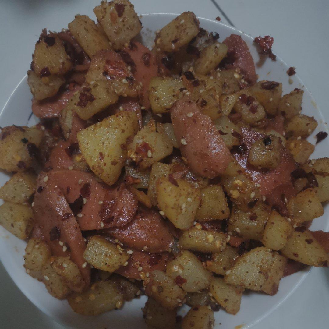 香辣过瘾的孜然土豆火腿，比路边摊还好吃