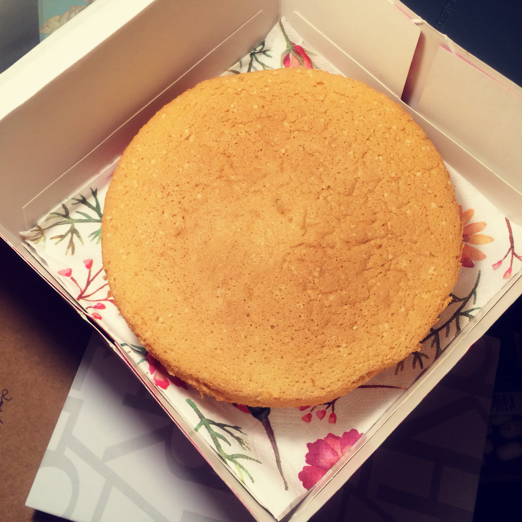 裘康地杏仁蛋糕体