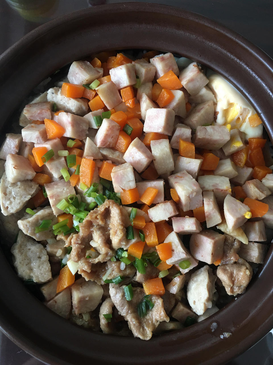 广式腊味煲仔饭