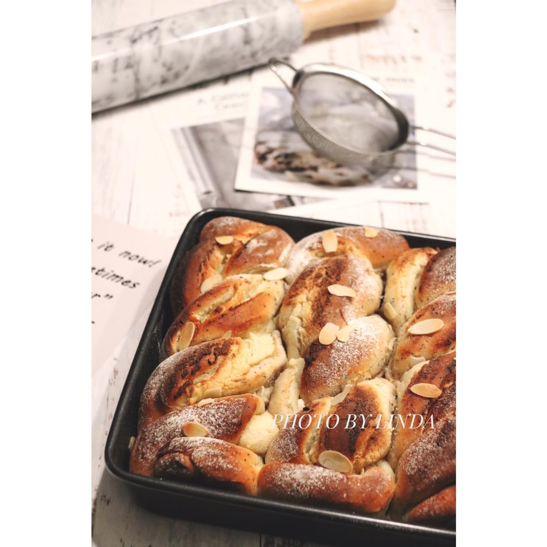 伯爵杏仁乳酪卷