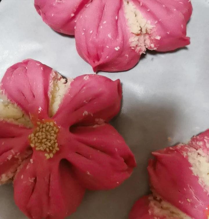 火龙果椰蓉樱花面包B51