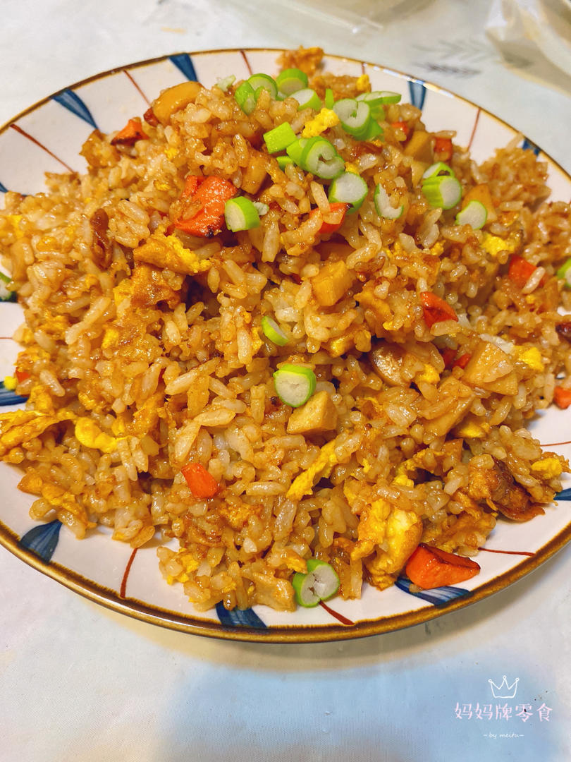 厨房新手也能get✔一碗超有料的时蔬鸡蛋炒饭