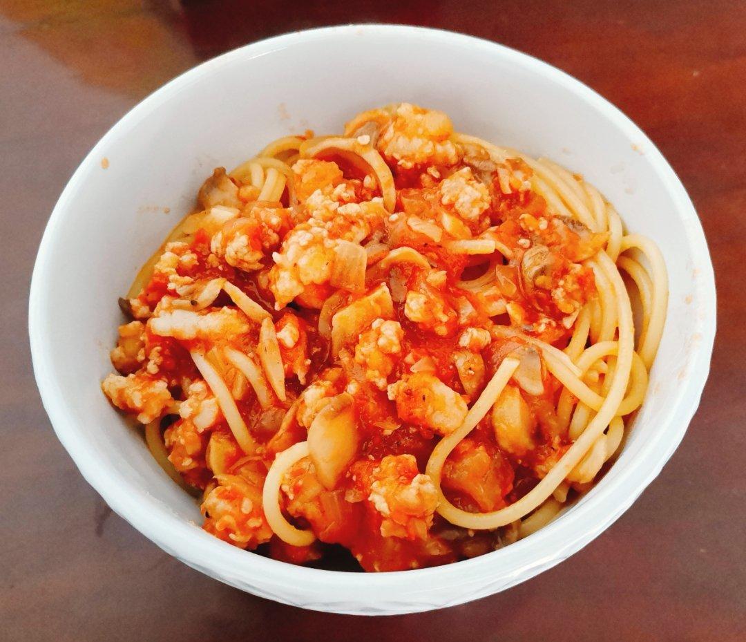 蕃茄蘑菇肉酱意大利面