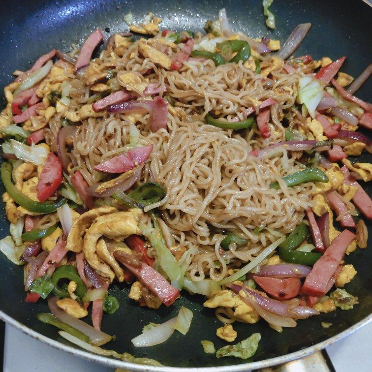 秒杀路边摊的炒方便面