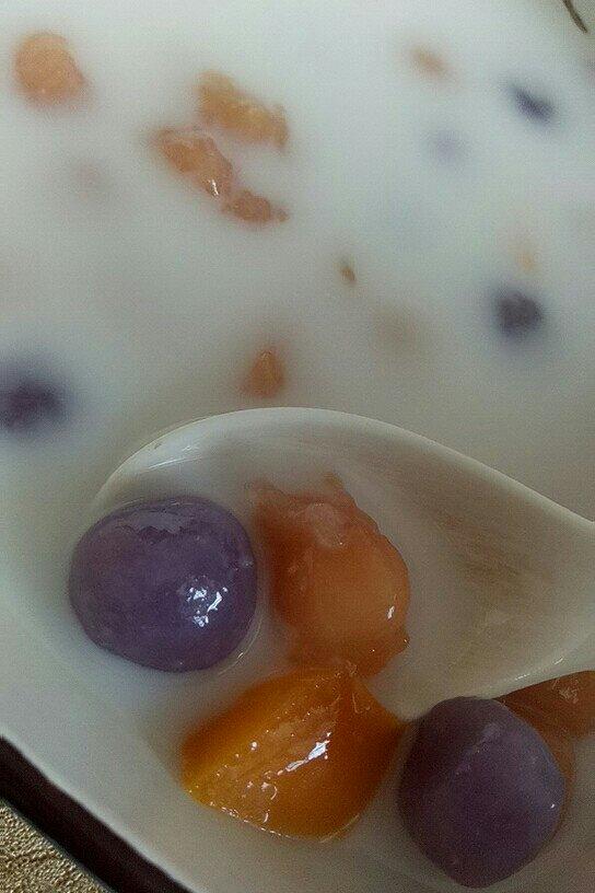 自制鲜芋仙芋圆（另附: 蜜红豆和仙草冻的做法）