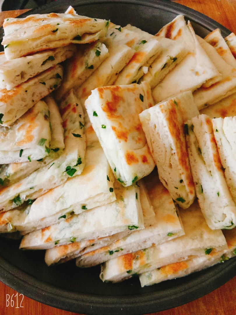 半发面家常葱油饼 凉了不硬 做法简单 附细节视频详解