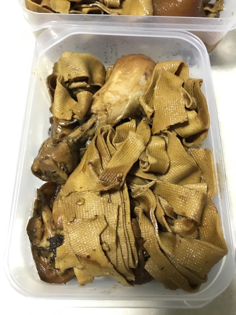 吃不够的卤鸡腿+猪皮