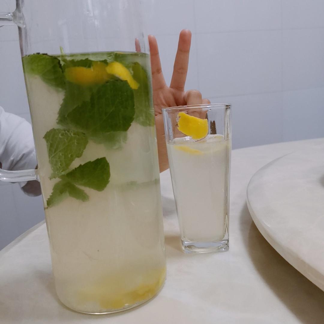 四步做好正宗柠檬水！