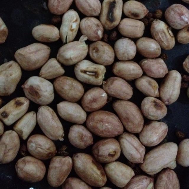 盐烤花生米