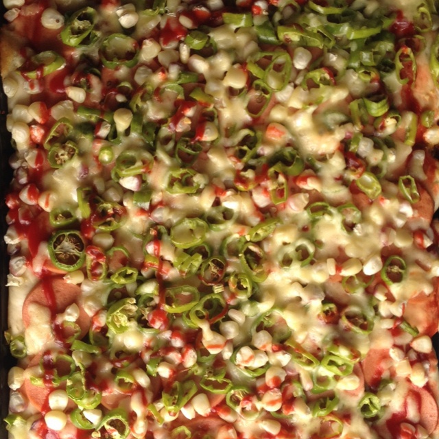 薄饼脆皮火腿pizza