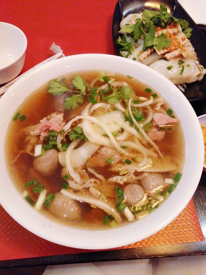 除了半生牛肉片,牛肉丸,卤牛肉片之外,还有牛百叶和牛筋,很有诚