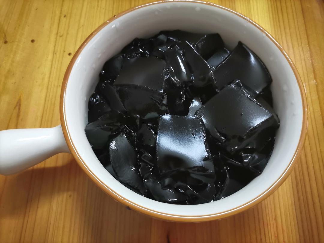 如何熬出光滑嫩嫩的烧仙草黑凉粉