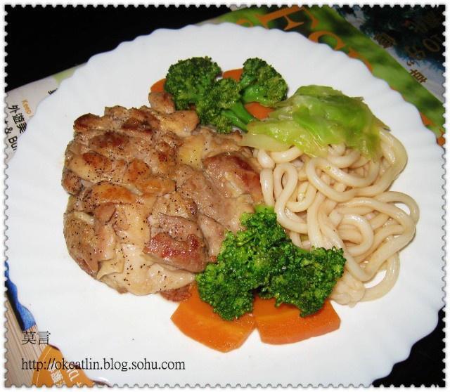 黑椒鸡扒伴乌冬的做法