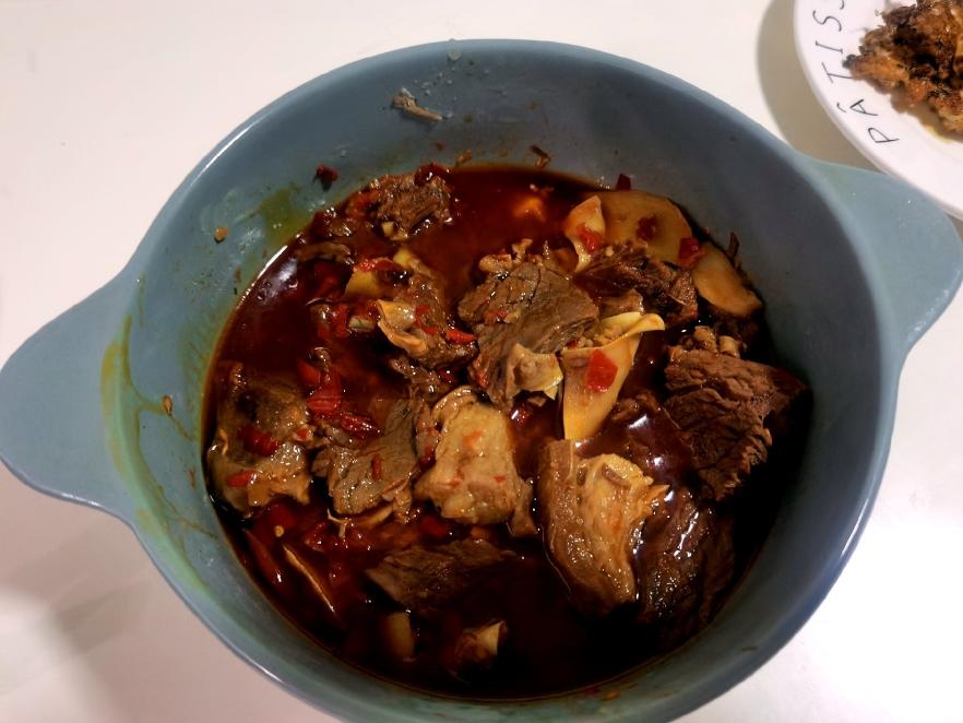 电饭煲超简版无敌好吃～大片牛肉的做法