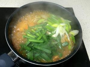 《昨日的美食》之吉尔贝尔风泡菜汤（佐蛤蜊和豆腐）的做法 步骤16