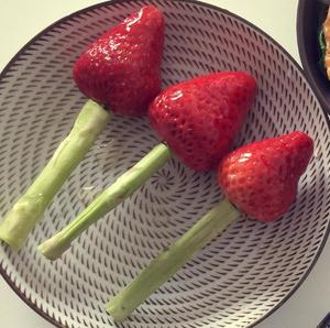 美味しい朝食-乌冬焦糖草莓的做法 步骤1