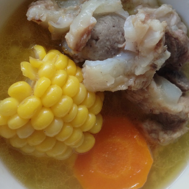 胡萝卜玉米大骨汤