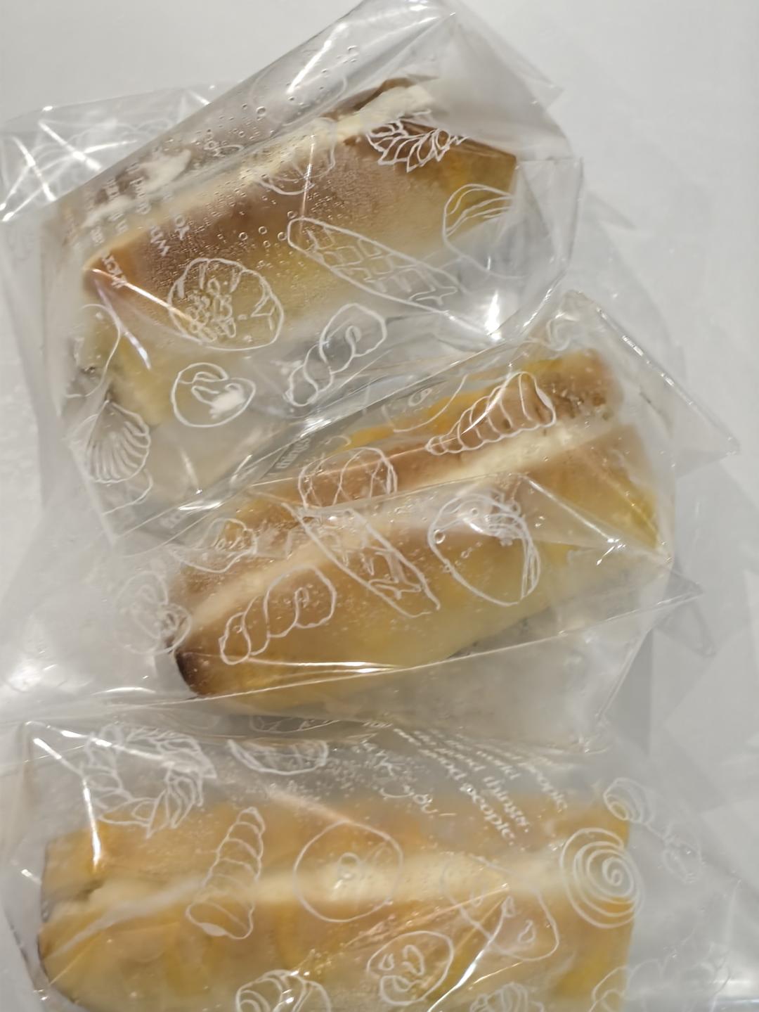 鲜奶油毛毛虫面包