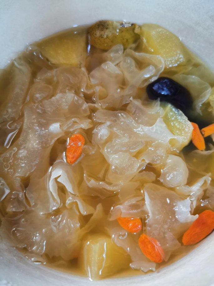 苹果银耳红枣汤
