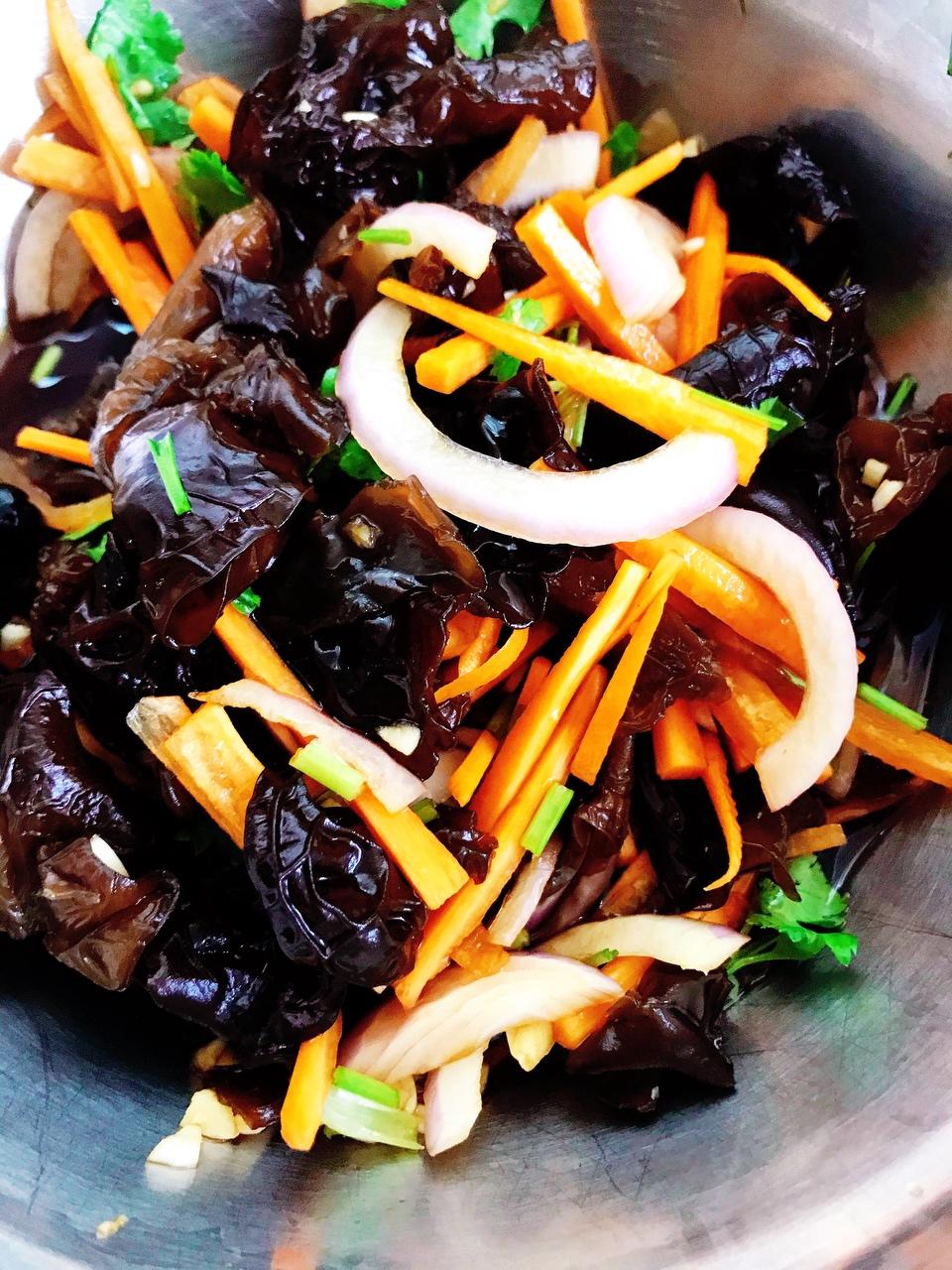 凉拌黑木耳的做法