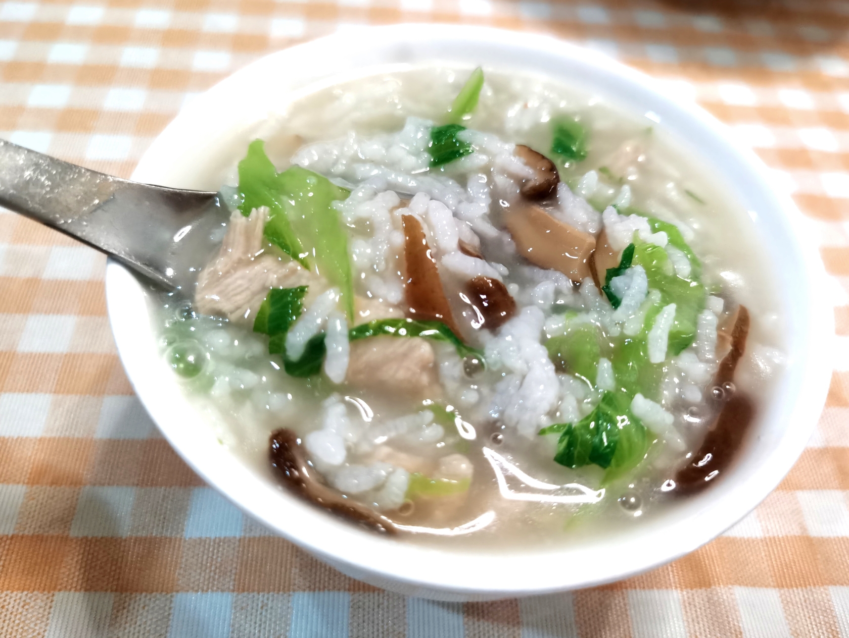 清清淡淡香菇肉片青菜粥