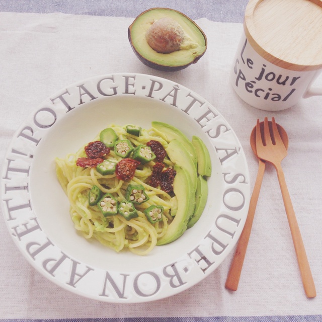 牛油果芦笋意面（Spaghetti with Avocado and Asparagus）