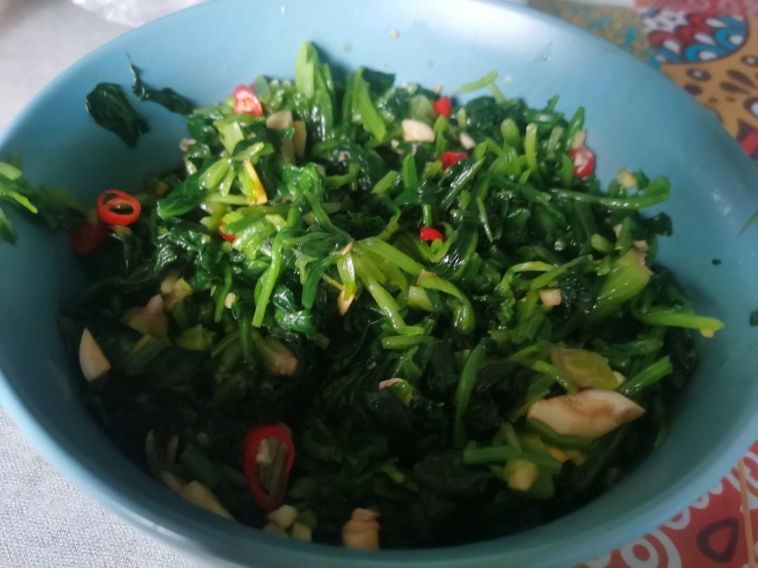 凉拌菠菜(家传秘方)