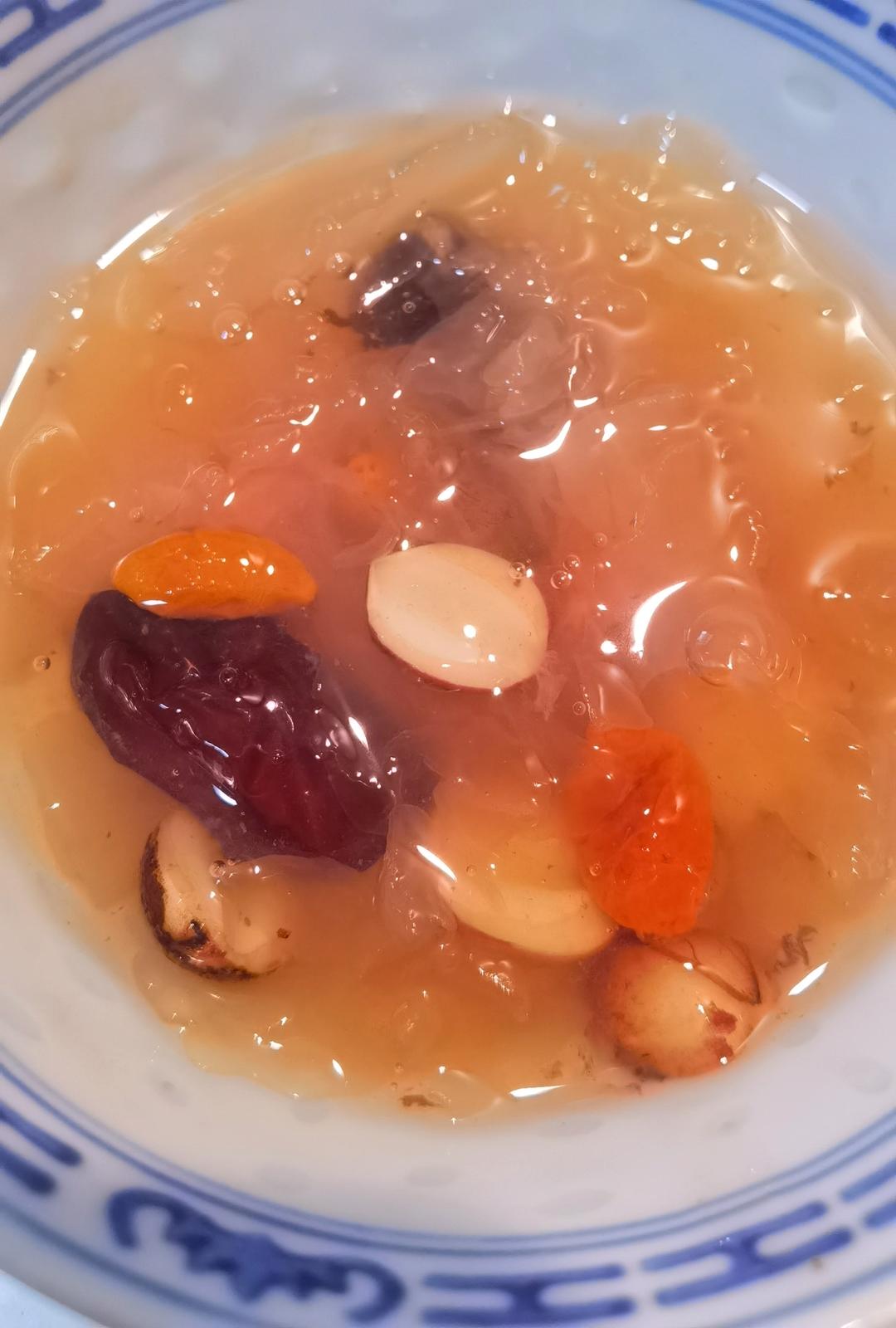 红枣银耳莲子羹（有出胶质、出胶，懒人的电压力锅版）