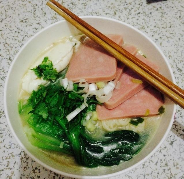 午餐肉鸡蛋面