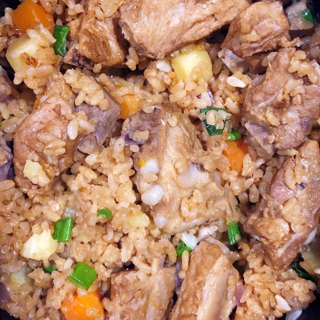 【排骨焖饭】