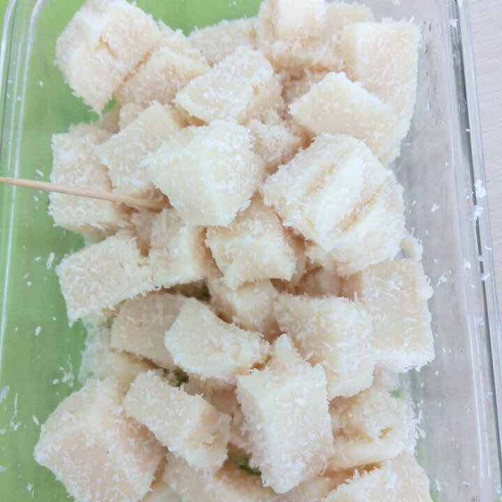 椰丝牛奶小方糕
