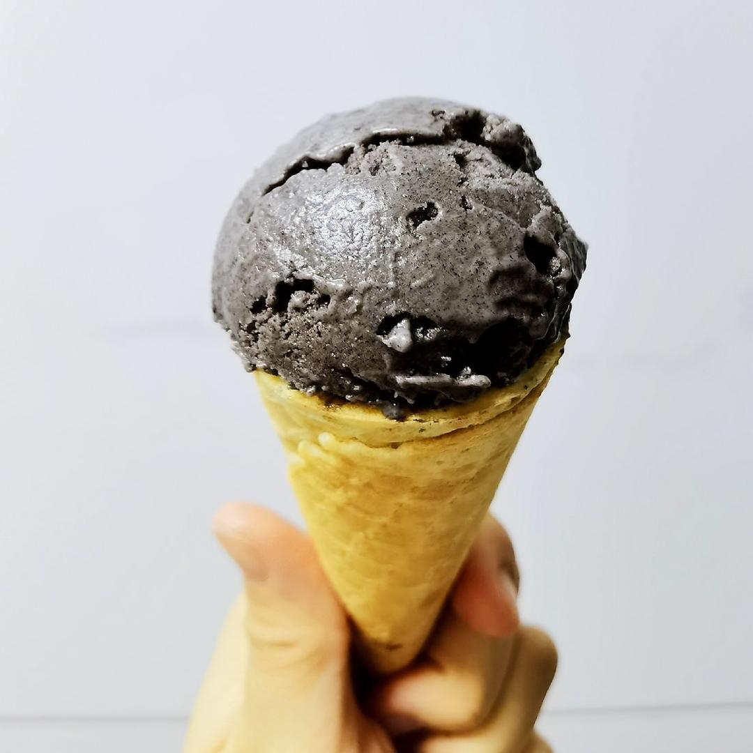 低脂奶茶、香蕉黑芝麻冰淇淋