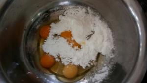 简易全蛋海绵蛋糕制作的做法 步骤1